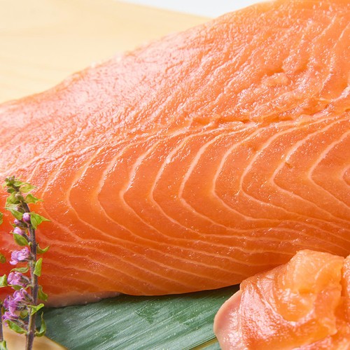 鮮度＋］【冷蔵】 青森サーモン刺身用冊(解凍・養殖) 150g Green Beans