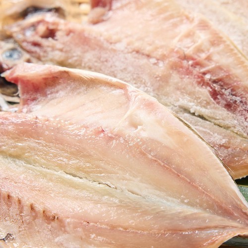 【冷蔵】 国産真あじ開き干し 3枚入り(180g)
