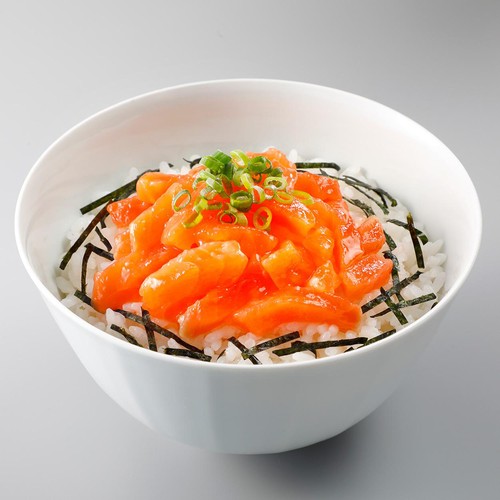 【冷蔵】 期間限定 増量 ごろっとサーモン丼 102g