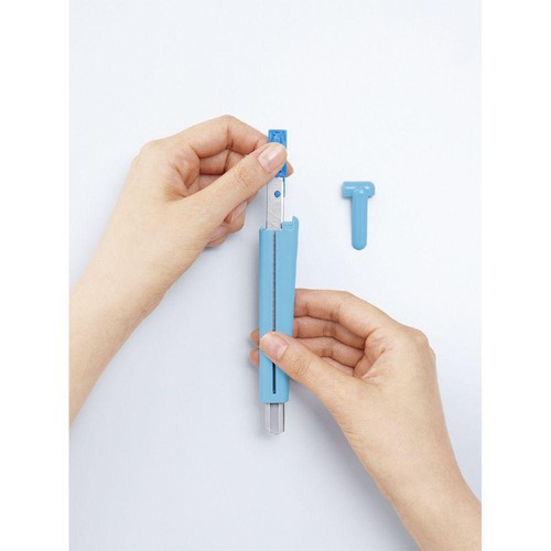 コクヨ カッター 標準型 フッ素加工刃 青 1個