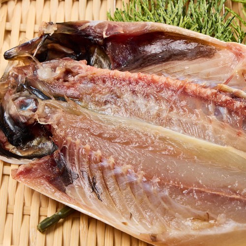【冷蔵】 干してから凍らせてない できたて干物 真あじ開き干し 1枚(180g)