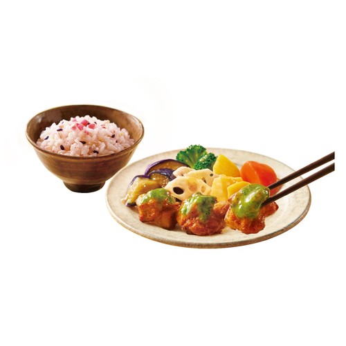 ニップン 彩りごはん。 彩り野菜とバジルチキンと五穀梅ご飯【冷凍】 1人前(300g)