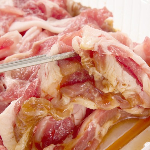 [鮮度+]【冷蔵】山形県産 豚肉かたロース切りおとし味付け焼肉用(辛味家使用) 200g-260g